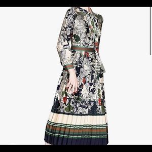 Lovely dress great for fall gatherings **Runs Small**